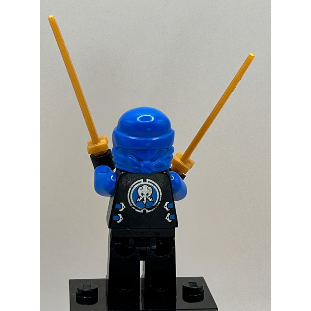LEGO Ninjago Jay Minifigure Blue Ninja with Gold Katanas and Accessories - Picture 2 of 7